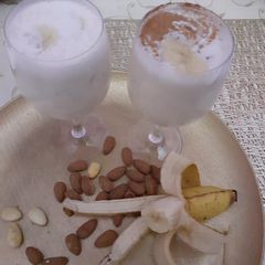 A picture of Energetic Banana Almonds Drink.