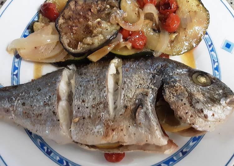 Dorada al horno con calabacín y berenjenas