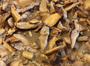 Une photo de Poêlée de champignons shiitake à la crème et poitrine de porc