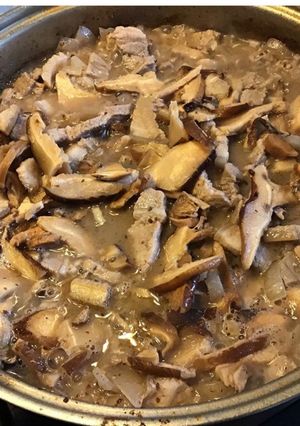 Une photo de Poêlée de champignons shiitake à la crème et poitrine de porc