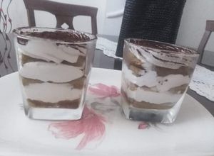 صورة لوصفة تيراميسو في اكواب فرديه