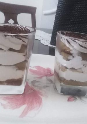 صورة لوصفة تيراميسو في اكواب فرديه