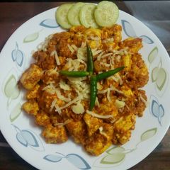 A picture of Cheesy tava paneer.