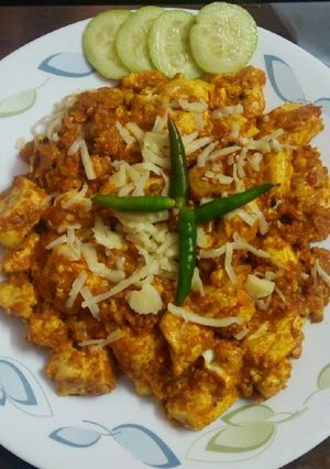 A picture of Cheesy tava paneer.