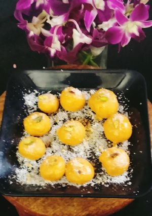 A picture of Besan ke laddu.