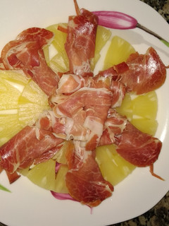 Una foto de Piña con jamón