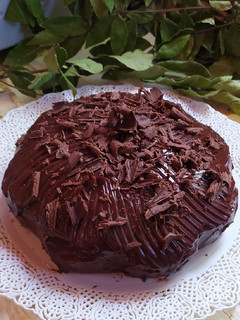 Una foto de Torta Mendicrim de Chocolate Rellena con Dulce de Leche