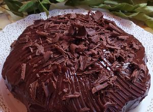 Una foto de Torta Mendicrim® de Chocolate Rellena con Dulce de Leche