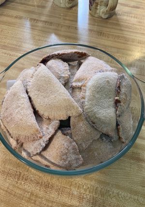 A picture of Empanadas with Cola.