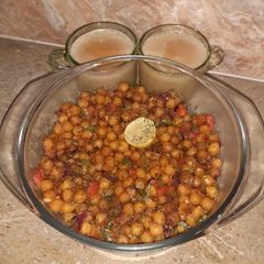 A picture of Chilli Chana with tea.