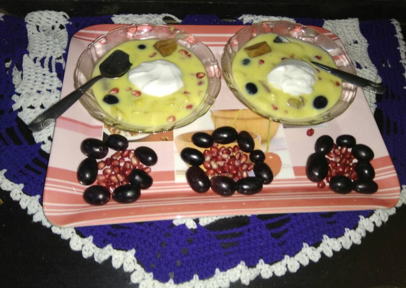 Fruit custard with icecream