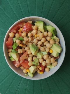 Una foto de Ensalada de garbanzos