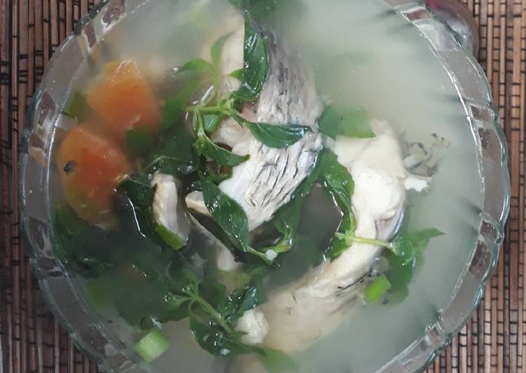 Bagaimana Membuat Sup Ikan Mas Sederhana Anti Gagal