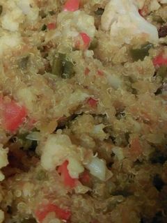Una foto de Quinoa con verduras