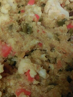 Una foto de Quinoa con verduras