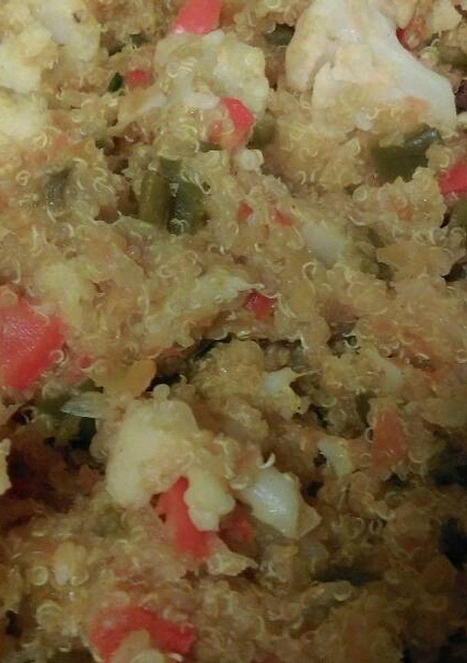 Una foto de Quinoa con verduras