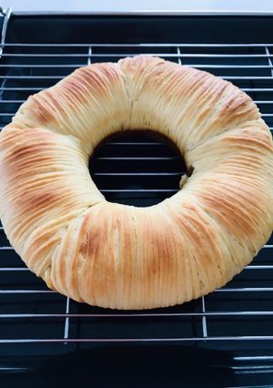 รูปของ Wool Roll Bread ขนมปังโรลเส้นไหมไส้ชีสซาลามี