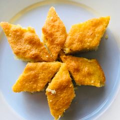 A picture of Almond cake.
