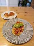 Patacones en Airfryer con gambas y aguacate