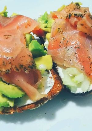 Foto principal de Tosta de Salmón y Aguacate