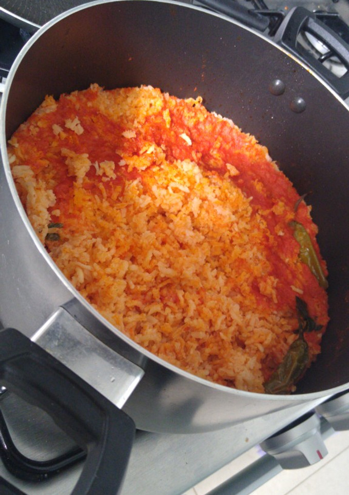 Una foto de Arroz rojo, fácil y delicioso 🍚😛