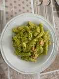 Pasta con avocado e salmone