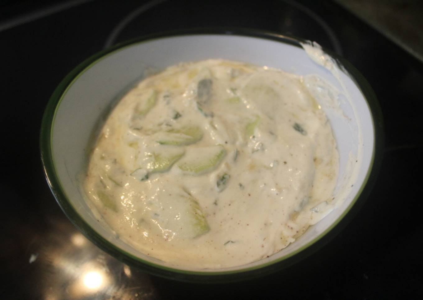 Pepino con yogurt griego (tzatziki)