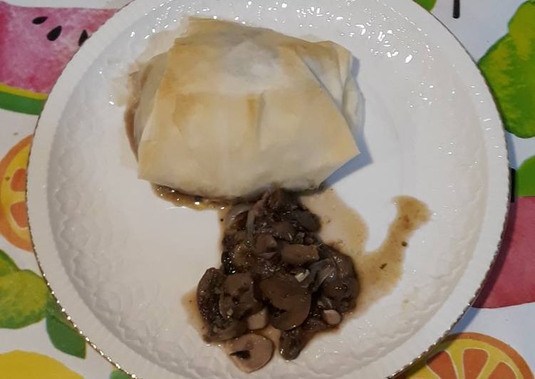 Timbal de manitas de cerdo con guarnición