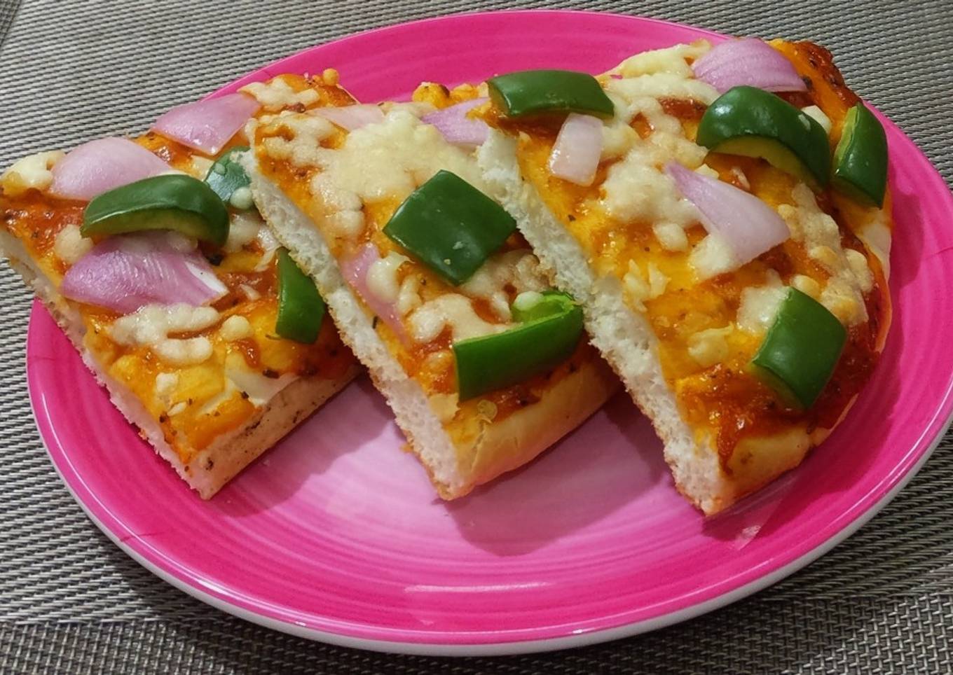 Pizza paratha full with capsicum & cheese