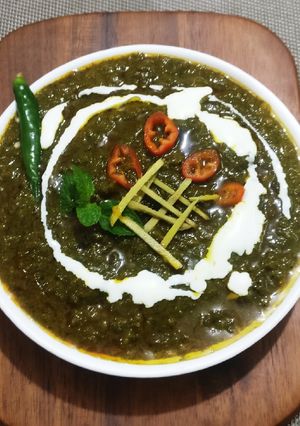 A picture of Sarso ka saag.