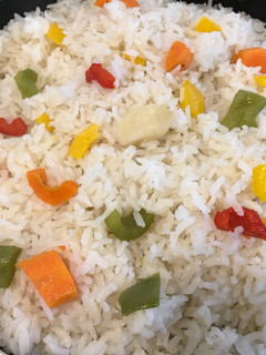 Una foto de Arroz blanco con verduras