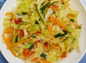 Hình của món Cải bắp xào cà chua.