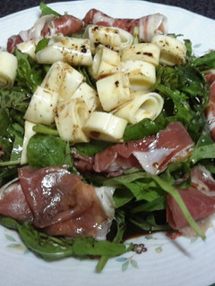 Una foto de Ensalada de jamón crudo