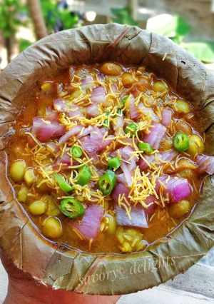 A picture of Street style Ghugni Chaat!.