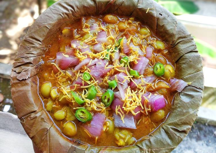 Step-by-Step Guide to Prepare Favorite Street style Ghugni Chaat!