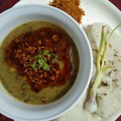 A picture of Palak curry spinach curry.