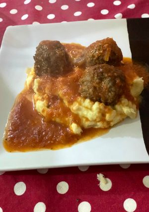 Una foto de Albóndigas con puré