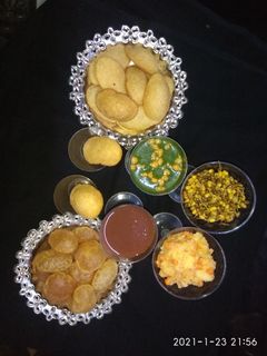 सूजी के गोल गप्पे (Suji ke Gol gappe recipe in Hindi) रेसिपी मुख्य फोटो