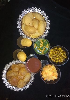 सूजी के गोल गप्पे (Suji ke Gol gappe recipe in Hindi) रेसिपी मुख्य फोटो