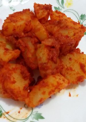 A picture of Spicy and Tangy Aloo Chaat.