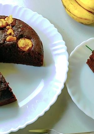चॉकलेट व्हीट बनाना गुड़ केक (Chocolate wheat banana gud cake recipe in hindi) रेसिपी मुख्य फोटो