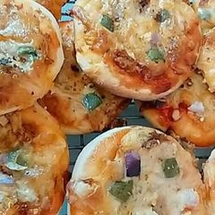 A picture of Mini bbq pizza.