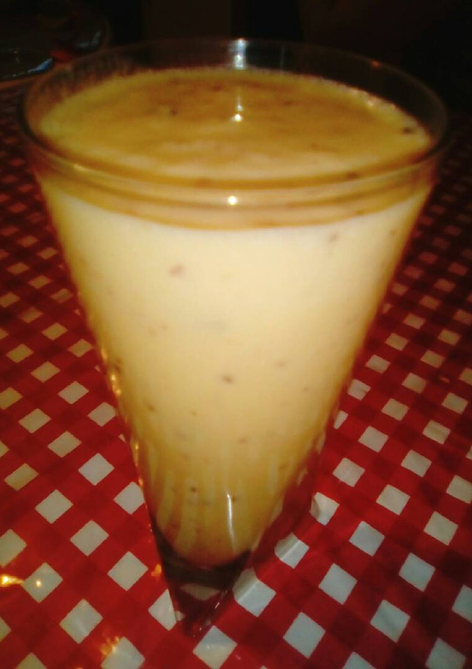 Una foto de Licuado con leche de coco y almendras, 🍌 y duraznos!!!