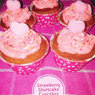Resep Strawberry Shortcake Cupcakes Oleh Homemade By Nindy Cookpad