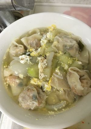 Hình của món Canh sủi cảo Hàn Quốc.