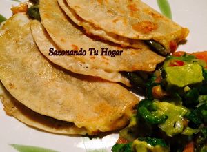 Una foto de Quesadillas de nopal y queso💖