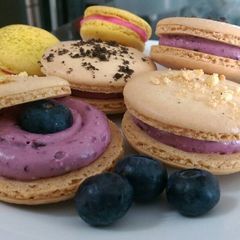 A picture of Blueberry cheesecake macaron.
