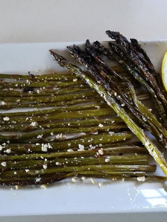Una foto de Espárragos trigueros al horno