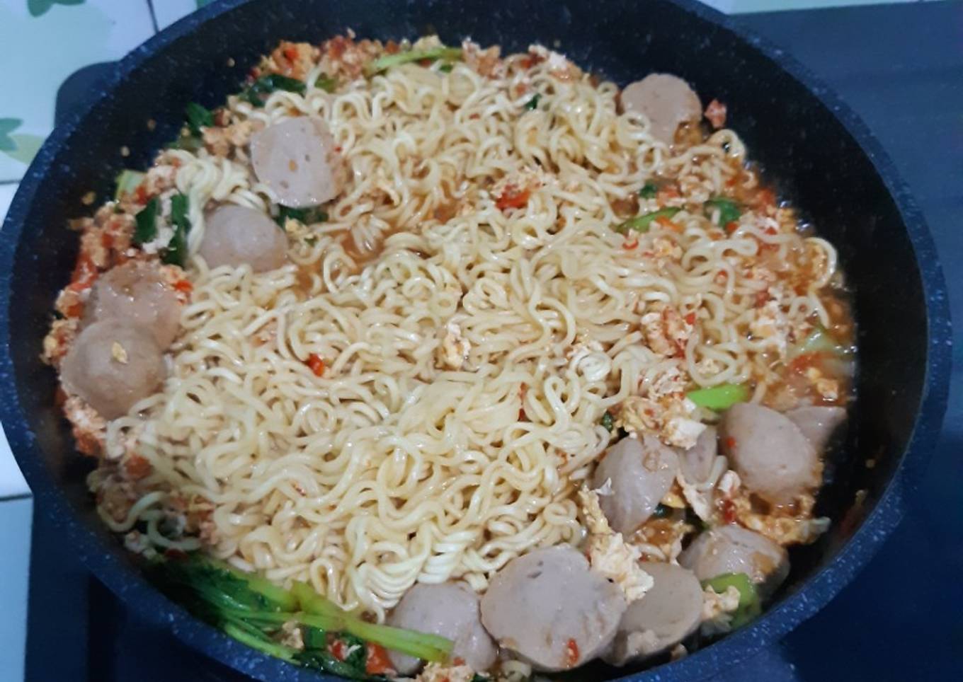 Indomie kaldu ayam goreng