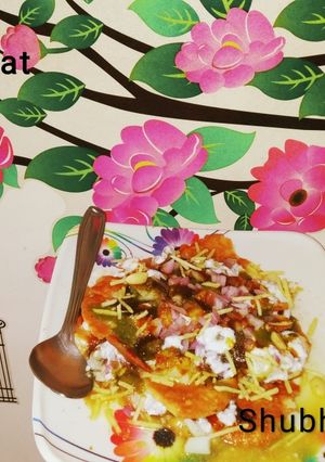 A picture of Papdi chaat.